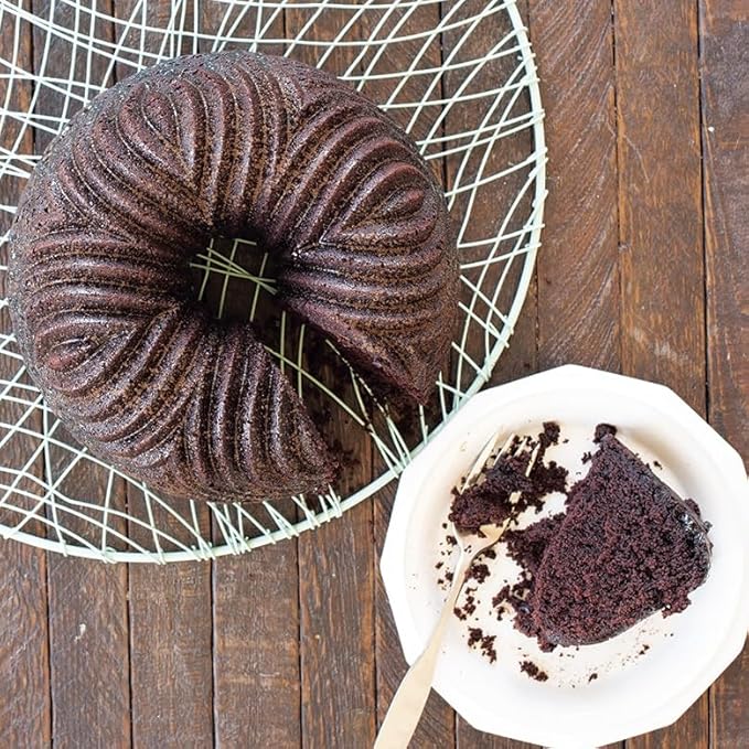 Nordic Ware Bavaria Bundt Pan, 10-Cup, Graphite