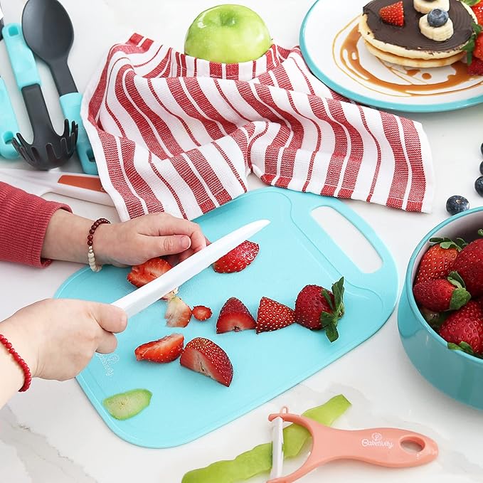 Baketivity Kid Safe Plastic Knives for Real Cooking with Cutting Board, Peeler for Kitchen - Knife Set with Blunt Tip, Dishwasher Safe, BPA Free Kids Knives for Cutting